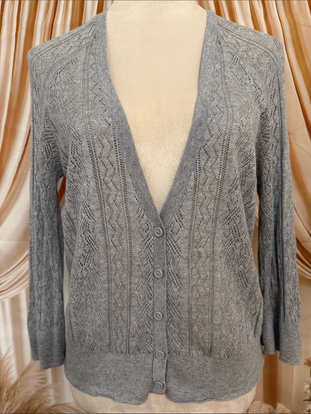 SO Gray Openwork V-Neck Button Cardigan